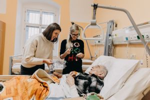 Předávání dárečků ve Vojenské nemocnici v Olomouci 2019